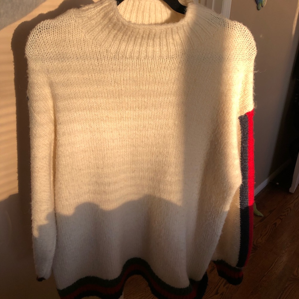 LYLA + LUXE Cream Sweater